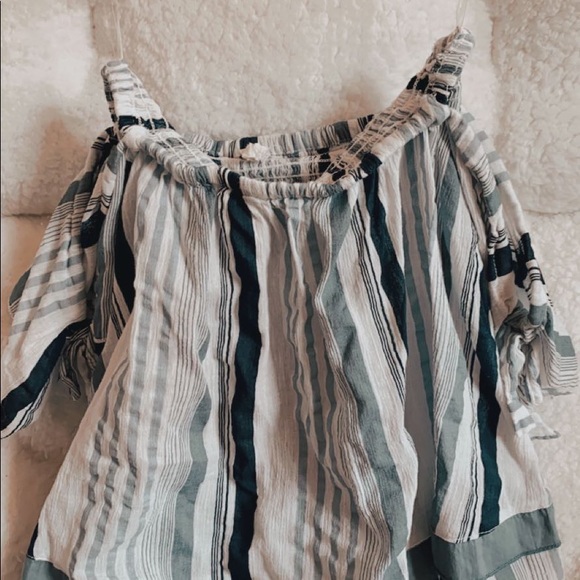 off the shoulder float blouse - Picture 2 of 4